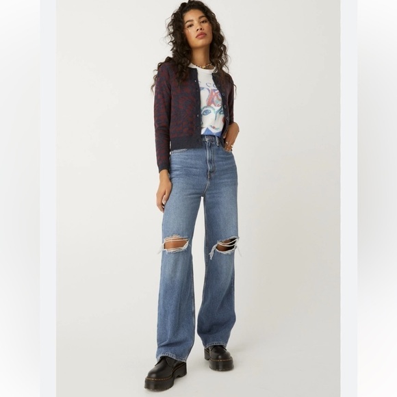 DAYDREAMER PLUM BERRY WAVE FITTED CARDIGAN - Picture 6 of 16